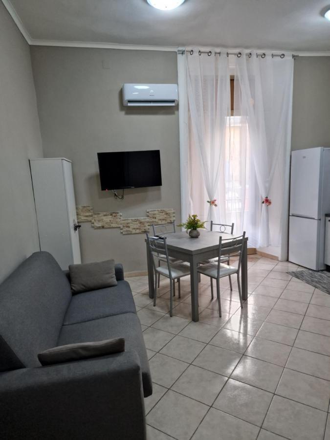 Dimora Partenopea-Holiday House Napoli Bagian luar foto